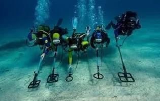 Underwater metal detectors