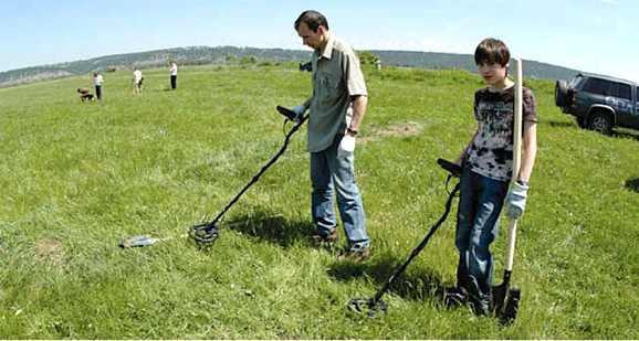 What is a metal detector and how does it work